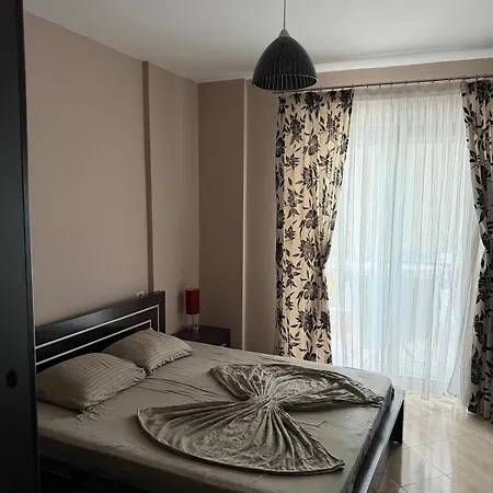 Lungomare 1br For 4 Vlorë